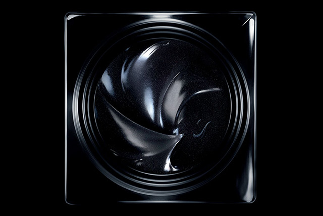 Черное золото: Givenchy выпускают второе поколение ухода Le Soin Noir (фото 2)