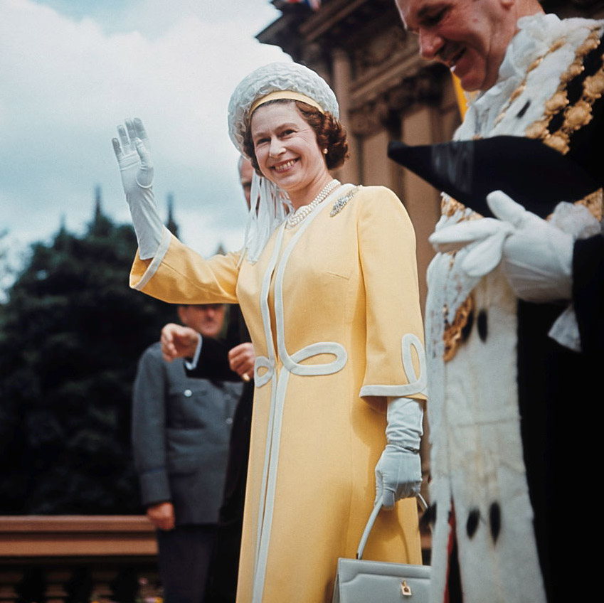 Культовый образ: Елизавета II и королевский дресс-код (фото 5)