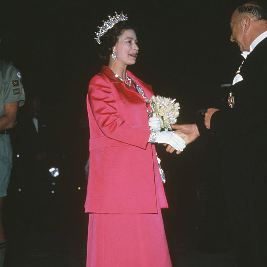 Культовый образ: Елизавета II и королевский дресс-код (фото 6)