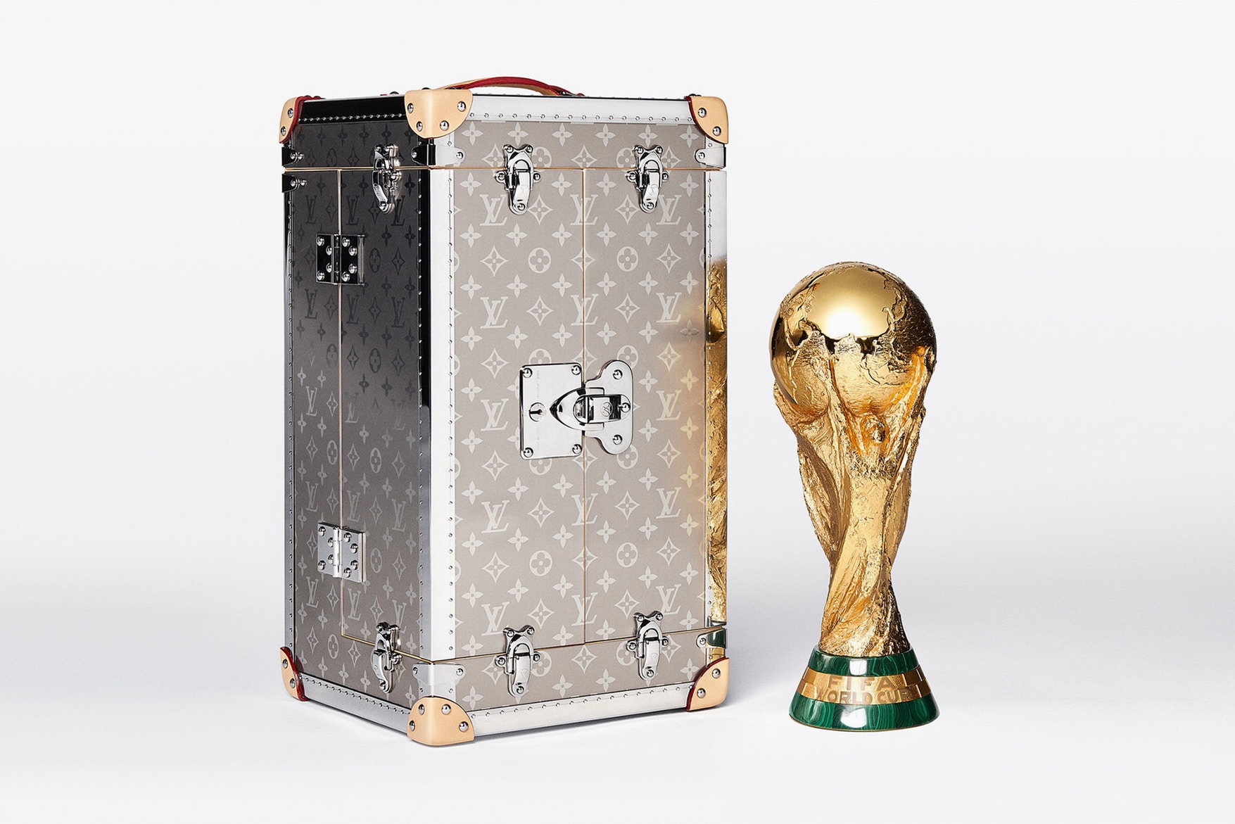 Louis Vuitton представил кейс для кубка чемпионата мира по футболу (фото 4)
