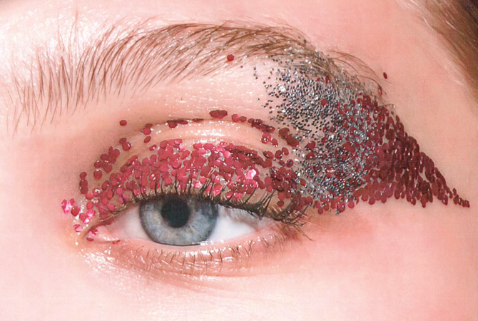Как сделать макияж с блестками: советы визажистов (фото 2)