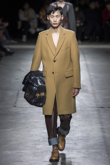 Жёлтая объёмная жилетка, или Итоги Недели мужской моды в Париже (фото 17)