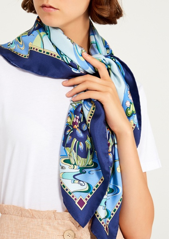 Что купить: шелковый платок с ярким принтом (фото 6)