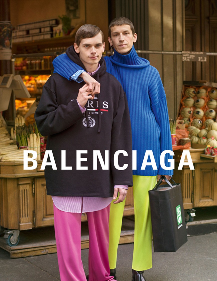 Модели целуются на парижских улицах в новой кампании Balenciaga (фото 4)