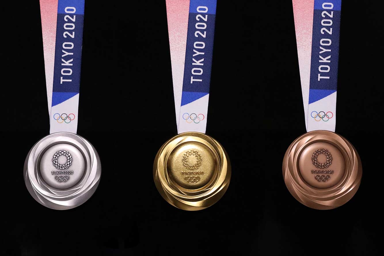 Организаторы Олимпийских игр в Токио показали медали из переработанной электроники (фото 1)