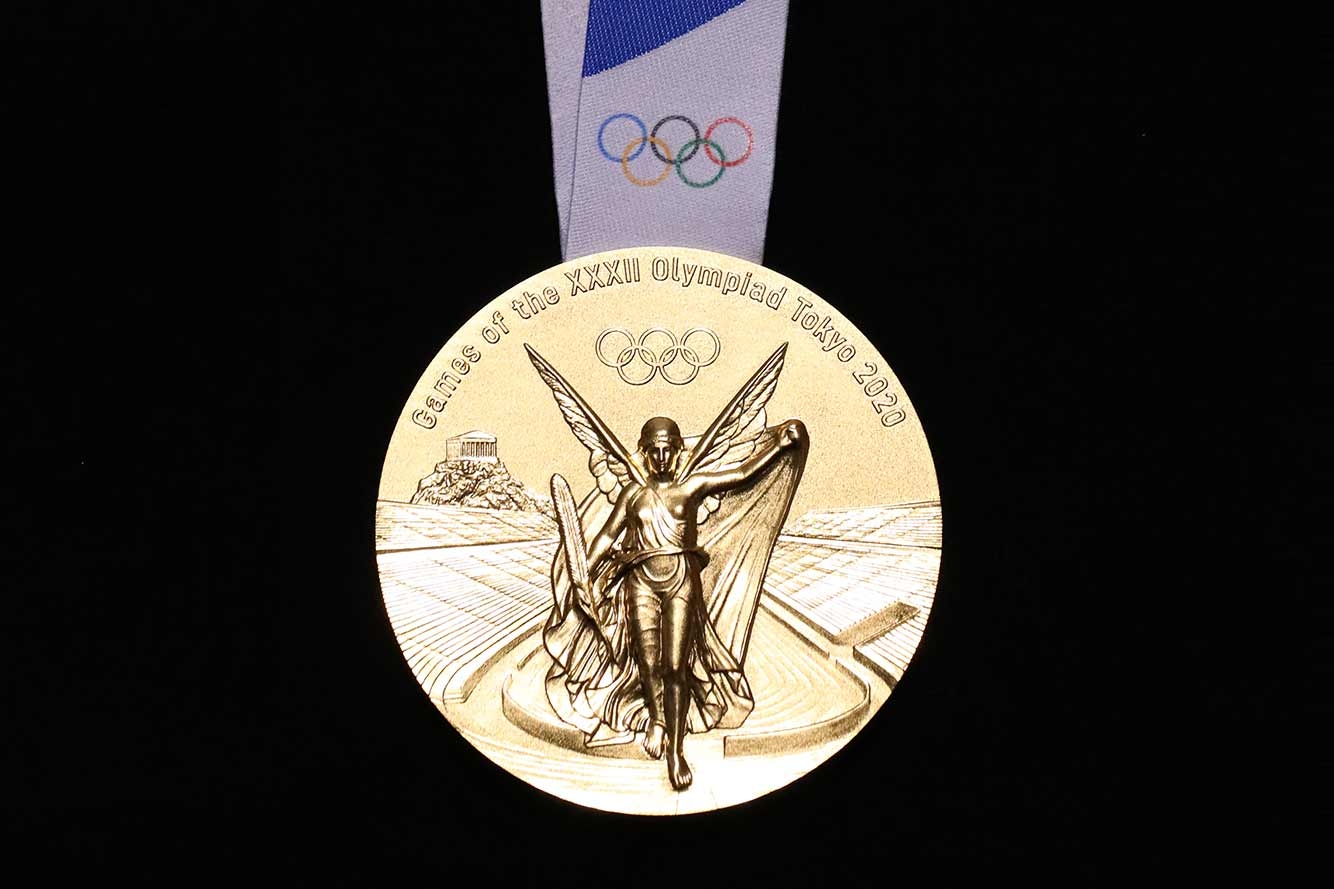 Организаторы Олимпийских игр в Токио показали медали из переработанной электроники (фото 3)