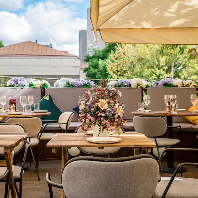 Новые рестораны: самое большое заведение Ходынки, еда по себестоимости напротив Louis Vuitton и испанское бистро в парке (фото 9)