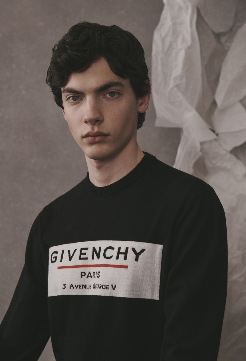 Givenchy совмещает кутюр и повседневную одежду в новой капсульной коллекции (фото 6)