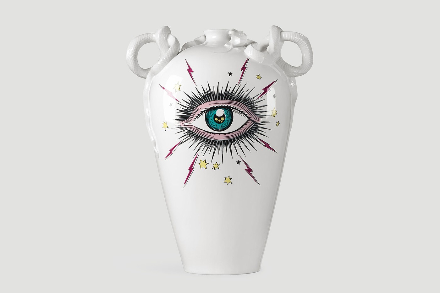 Gucci выпустил новую коллекцию фарфоровых ваз со змеями вместо ручек (фото 2)