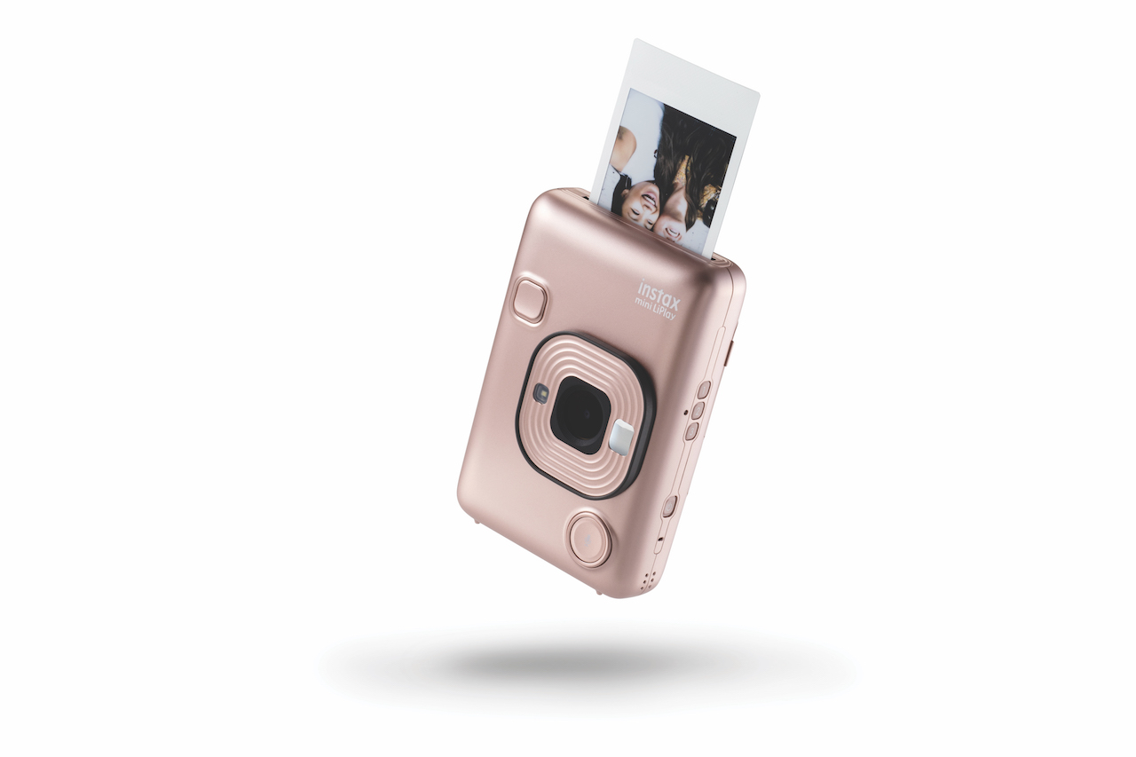 Fujifilm представила новую фотокамеру Instax mini LiPlay (фото 1)