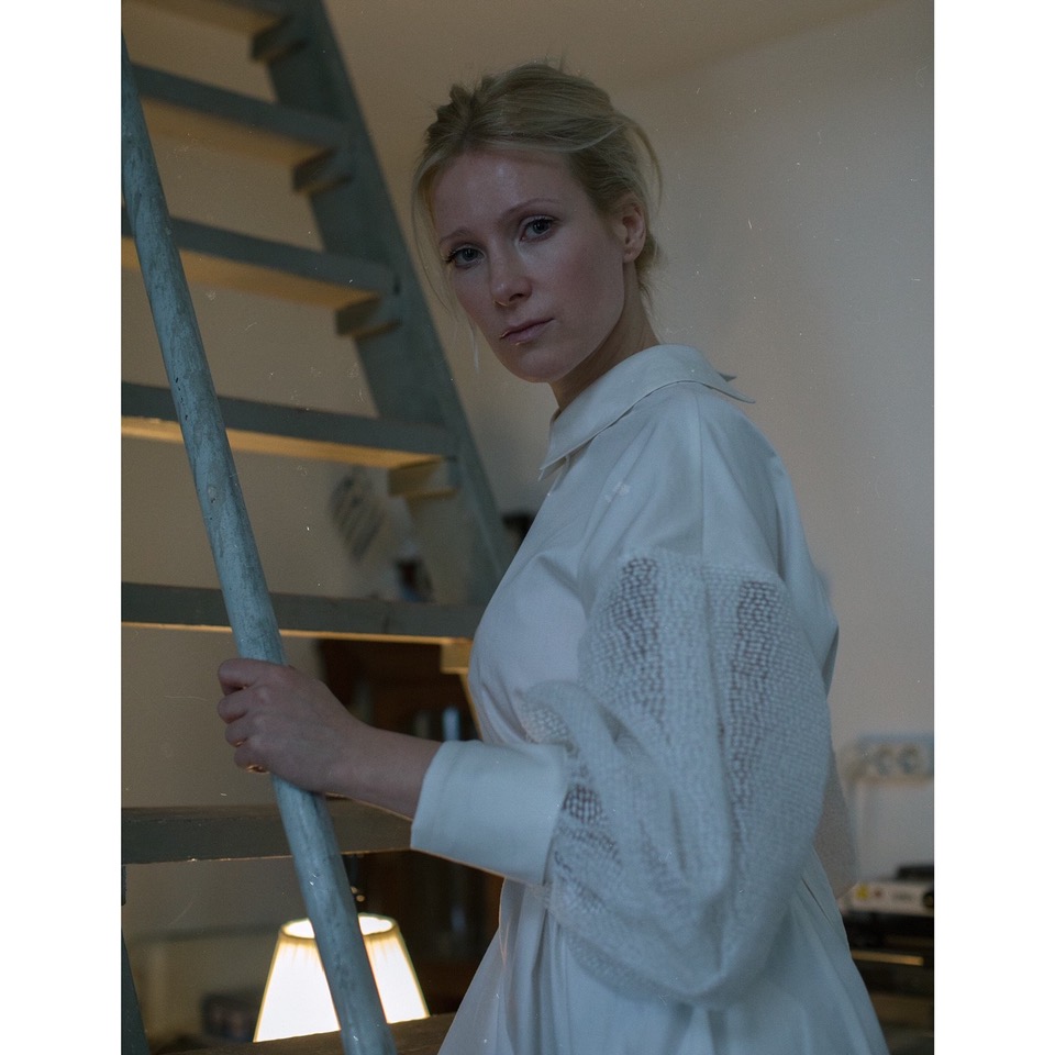 Юлия Снигирь, Ксения Раппопорт и другие актрисы примерили одно и то же платье в поддержу фонда «Дом с маяком» (фото 2)