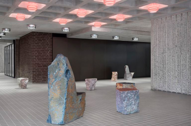 Брутализм и разноцветные кристаллы в новой штаб-квартире Acne Studios в Стокгольме (фото 3)