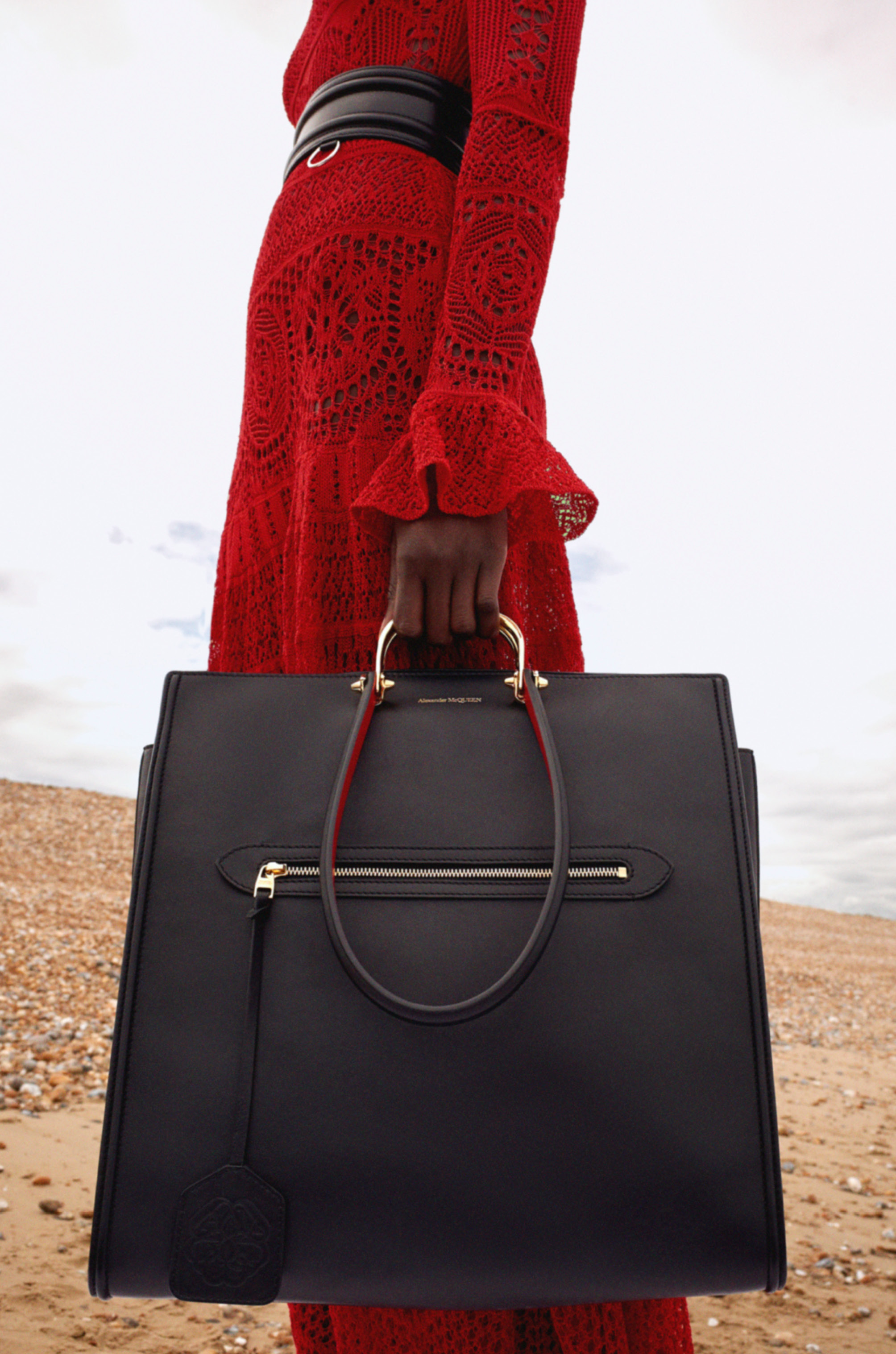 Alexander McQueen представил новую линию сумок The Story Bag (фото 9)