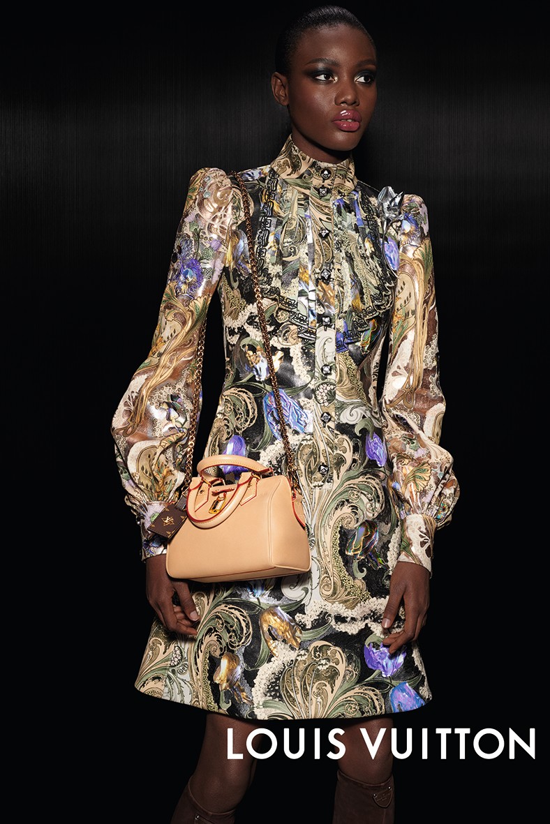 Louis Vuitton показал новую кампанию с Эммой Стоун, вдохновленную Belle Époque (фото 6)