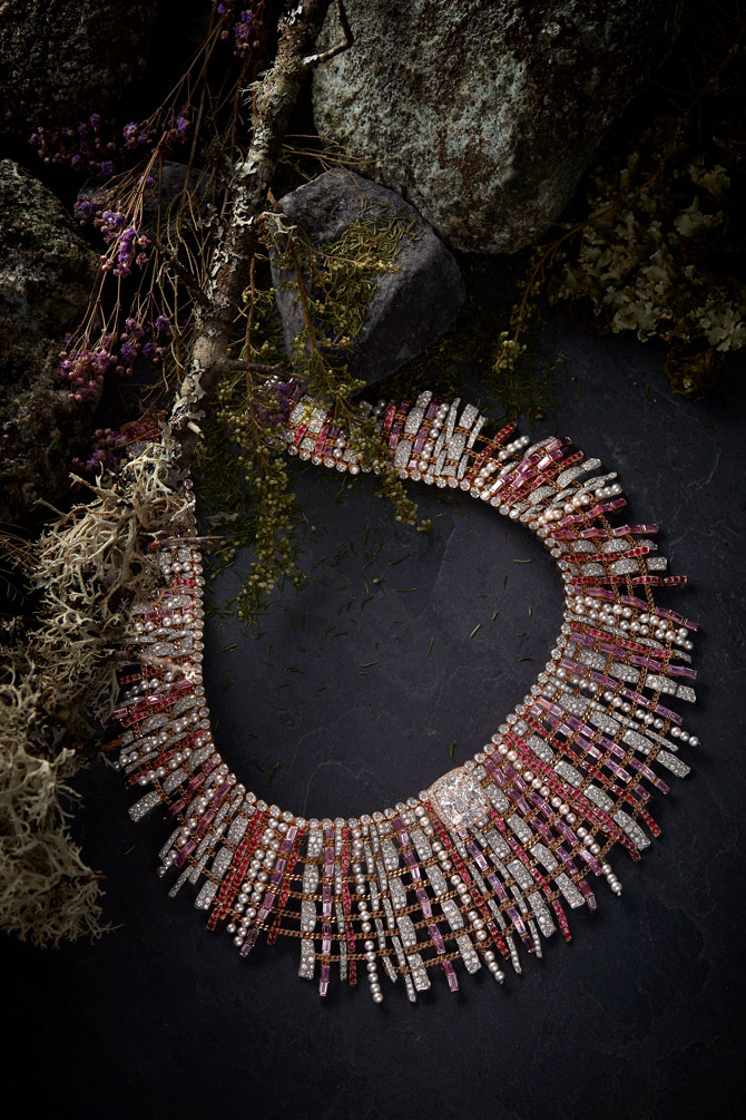 Chanel выпустил ювелирную коллекцию, посвященную твиду (фото 1)