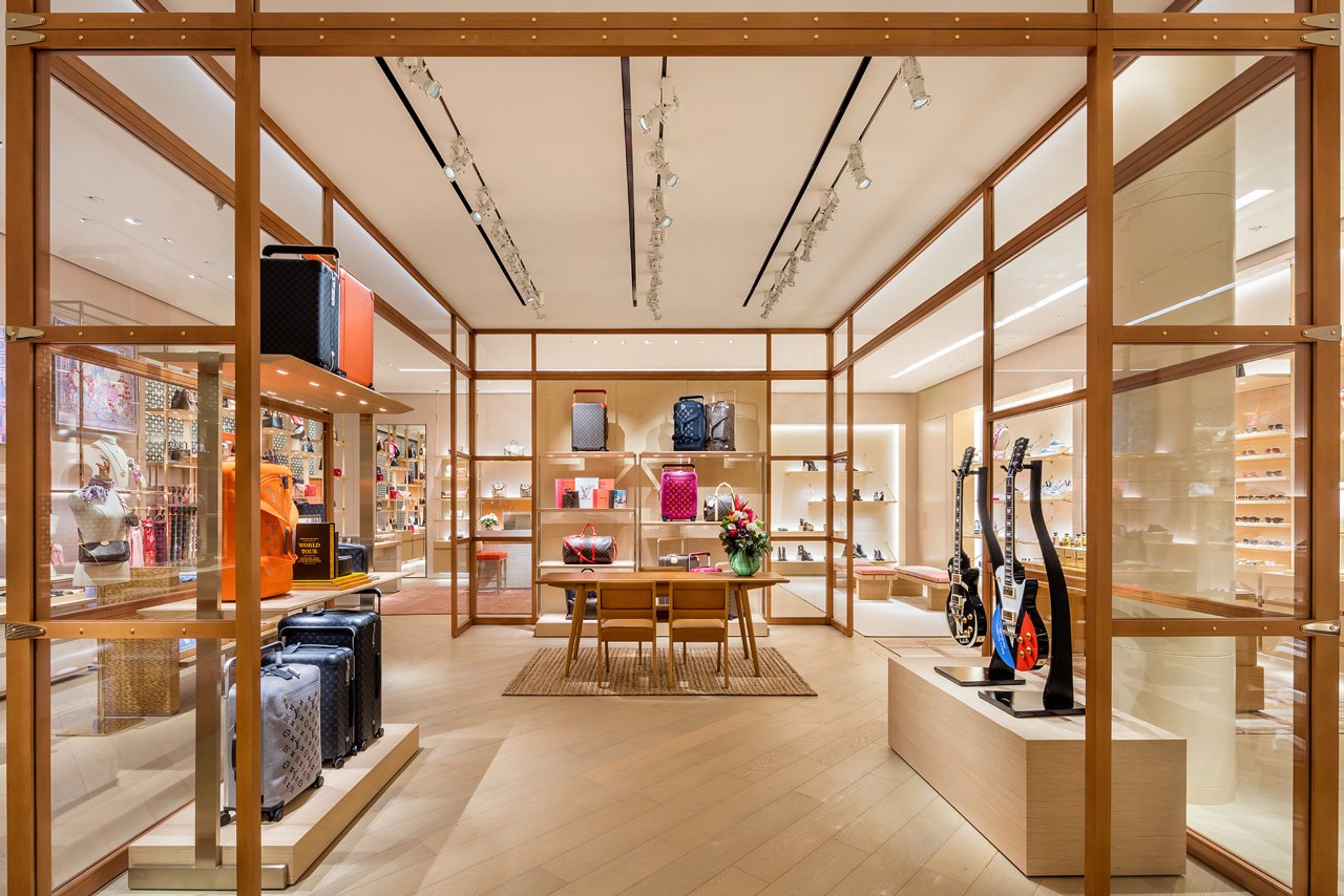 Louis Vuitton кастомизировал гитары для своего обновленного бутика в Нэшвилле (фото 6)