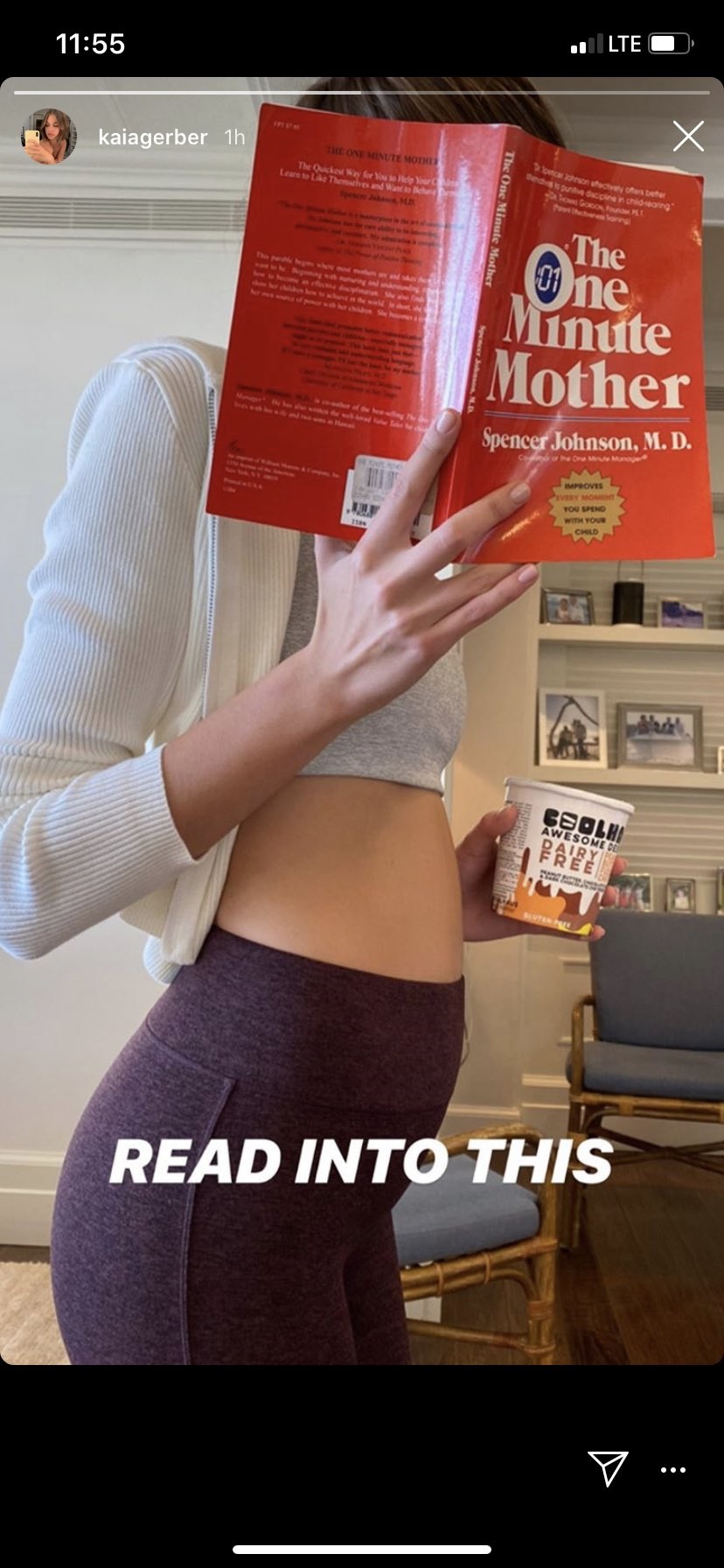 Кайя Гербер опубликовала фото с намеком на беременность (фото 1)