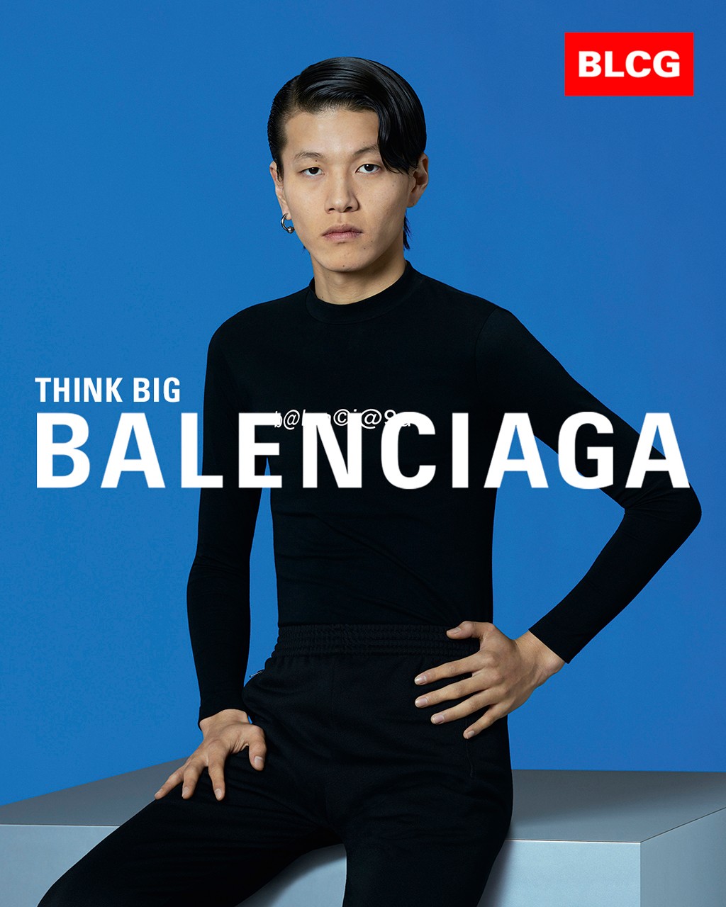 «Сила мечт» и «мысли масштабно»: Balenciaga выпустил кампанию с вдохновляющими надписями (фото 14)