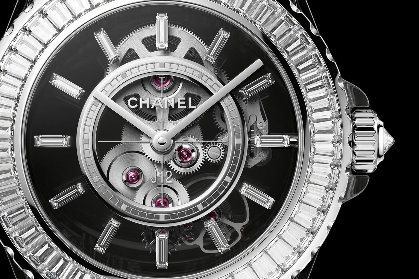 Chanel показал часы J12 с прозрачным браслетом из сапфирового стекла (фото 4)