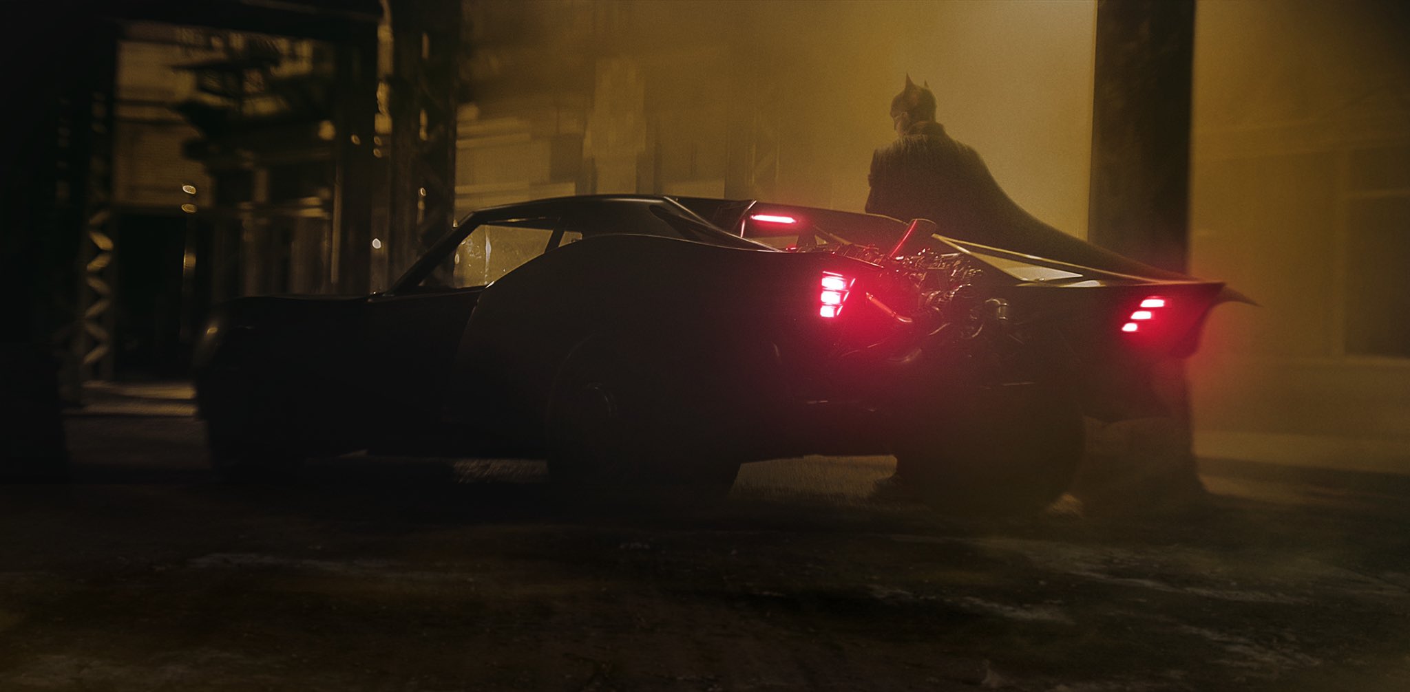 Появились снимки бэтмобиля из нового «Бэтмена» с Робертом Паттинсоном (фото 1)