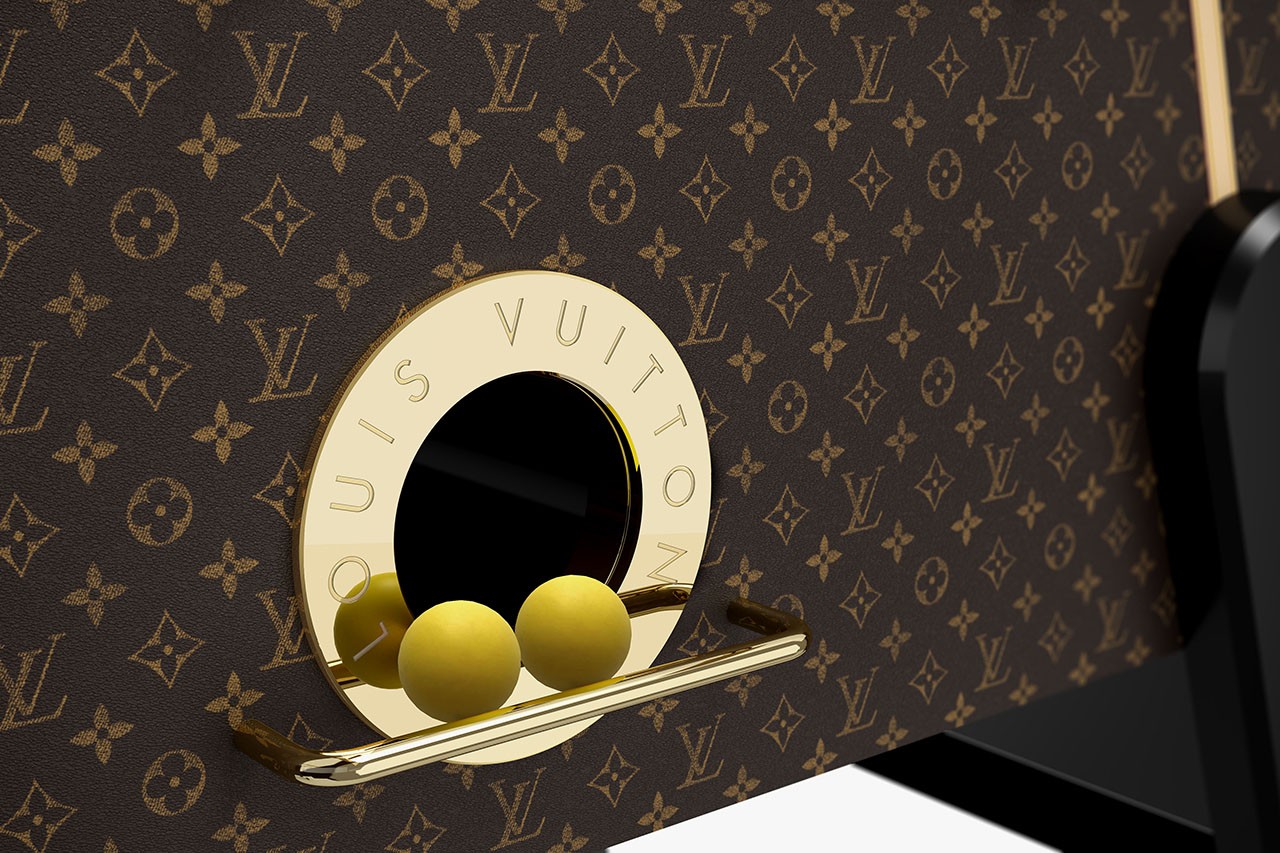 Louis Vuitton выпустил настольный футбол — его стоимость начинается от 75 500 долларов (фото 12)