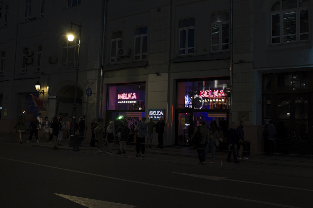 Московская ночь: репортаж BURO. с первого дня работы баров после карантина (фото 5)