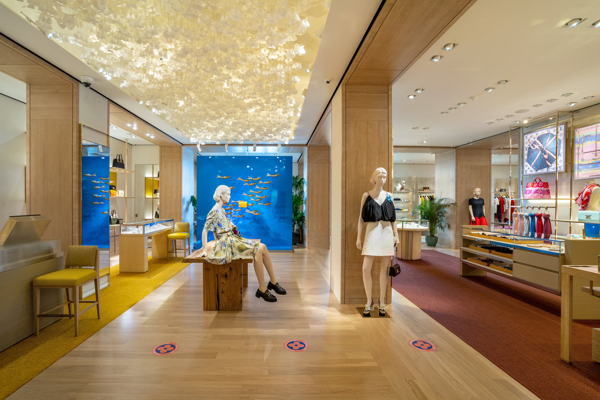 Бутик Louis Vuitton в Сочи открылся после реновации (фото 5)