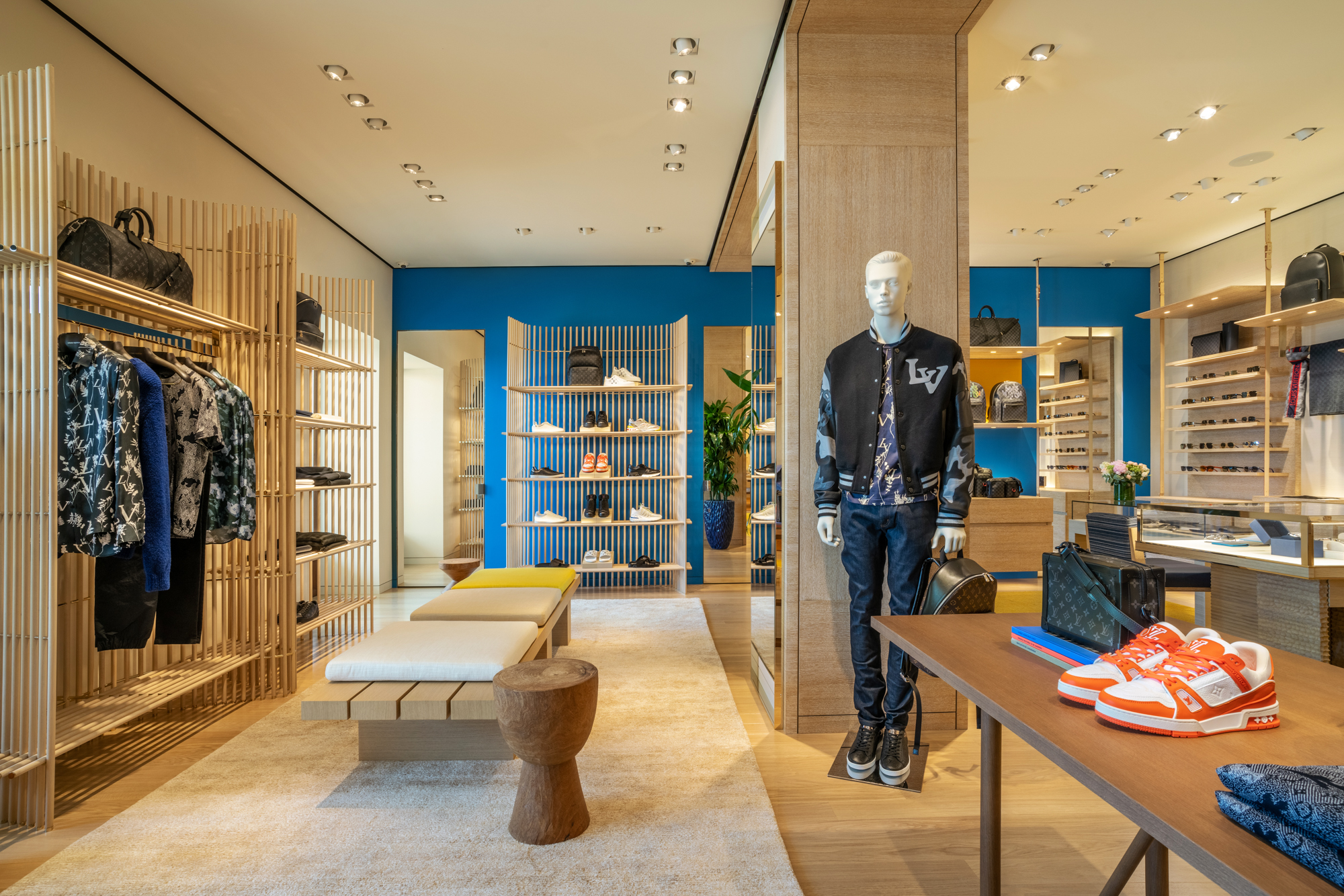 Бутик Louis Vuitton в Сочи открылся после реновации (фото 6)