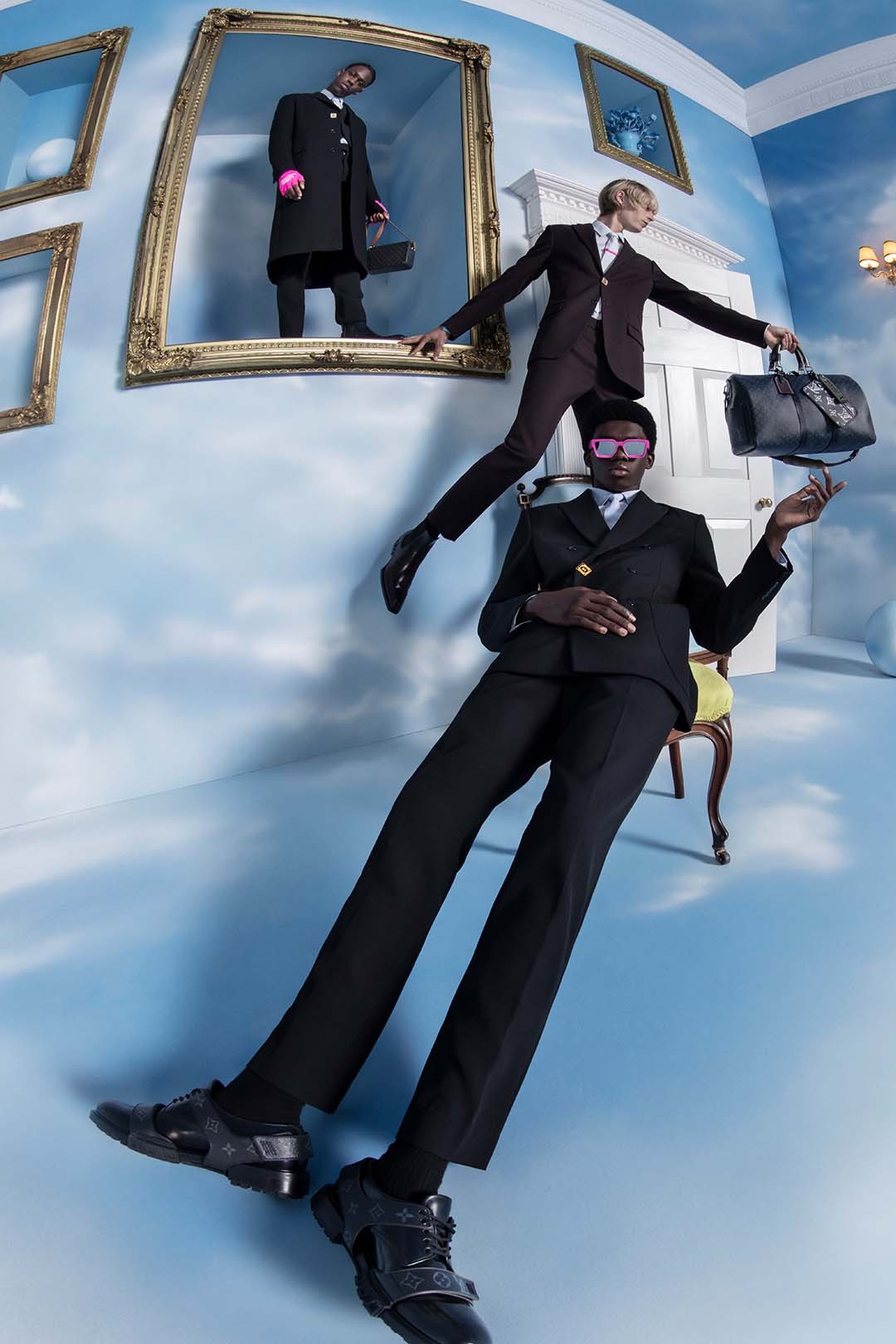 Модели позируют на фоне облаков в новой кампании Louis Vuitton (фото 9)