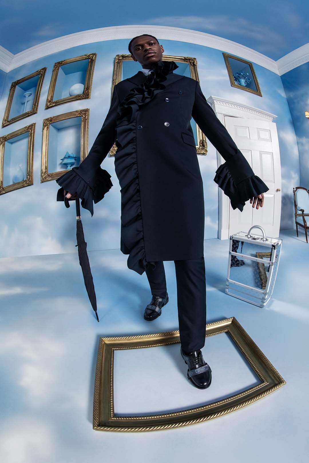 Модели позируют на фоне облаков в новой кампании Louis Vuitton (фото 8)