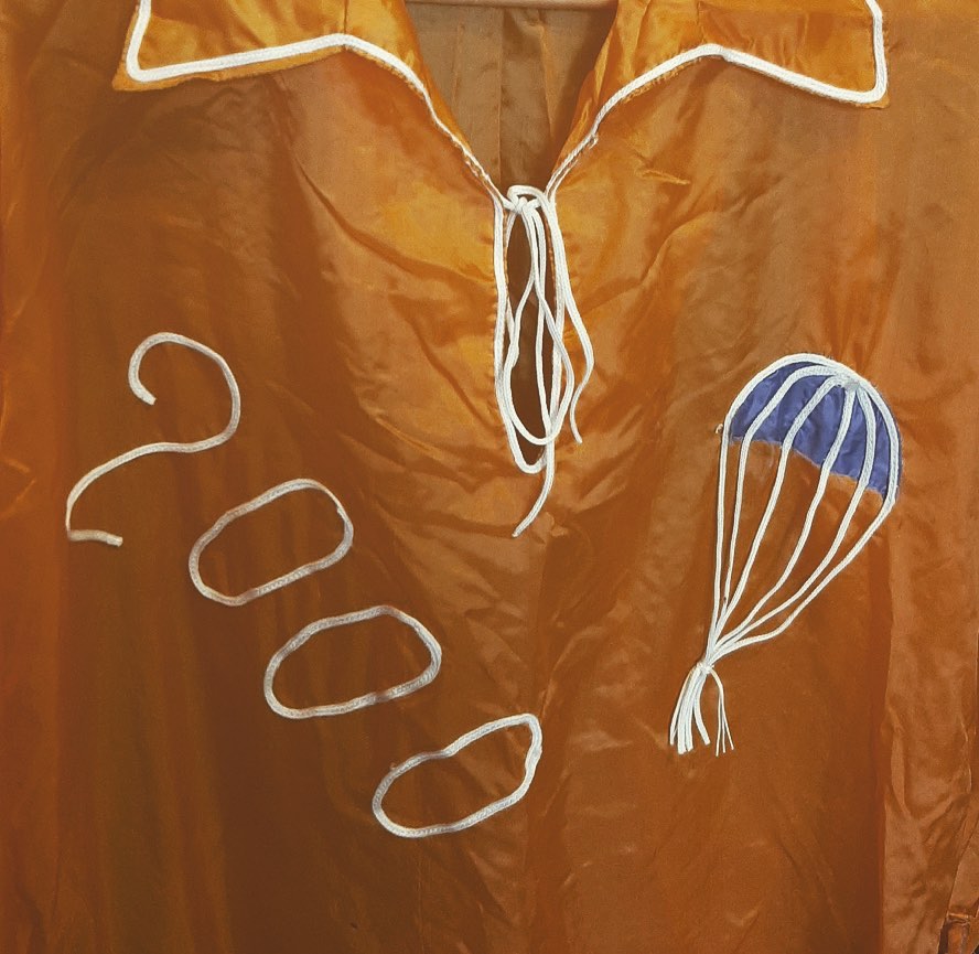 Выставка «Личный космос» в Калуге: костюм снежинки для утренника и бабушкино платье из парашюта (фото 10)