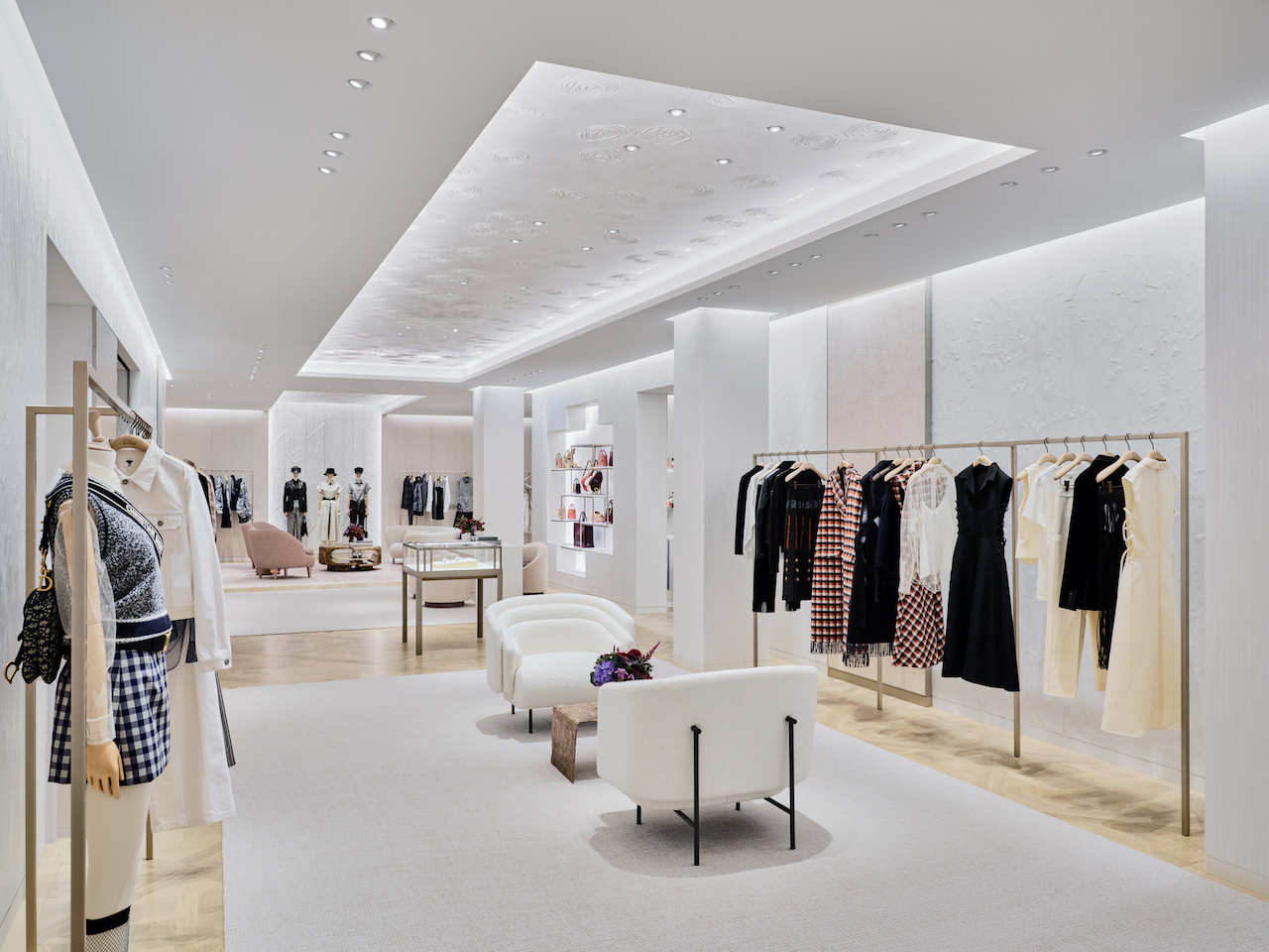 В Столешниковом переулке открылся обновленный бутик Dior (фото 6)