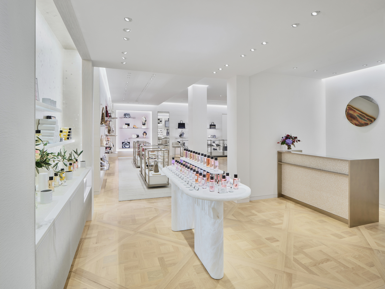 В Столешниковом переулке открылся обновленный бутик Dior (фото 16)