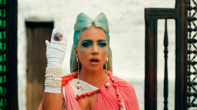 Леди Гага выпустила клип «911» с отсылками к фильмам Сергея Параджанова (фото 5)