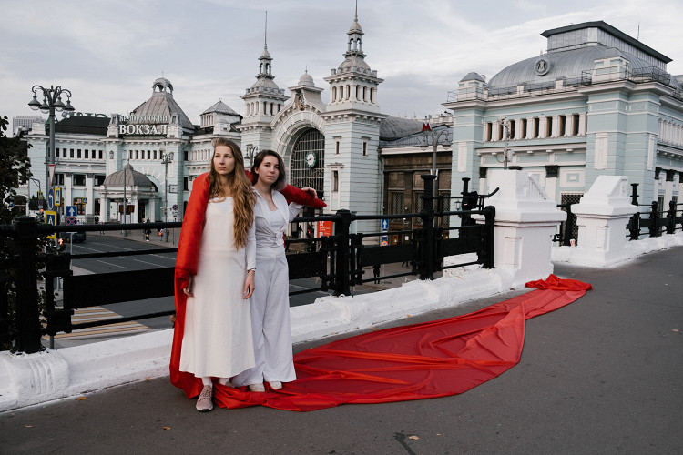 На Тверском мосту в Москве прошла акция солидарности с белорусами (фото 1)
