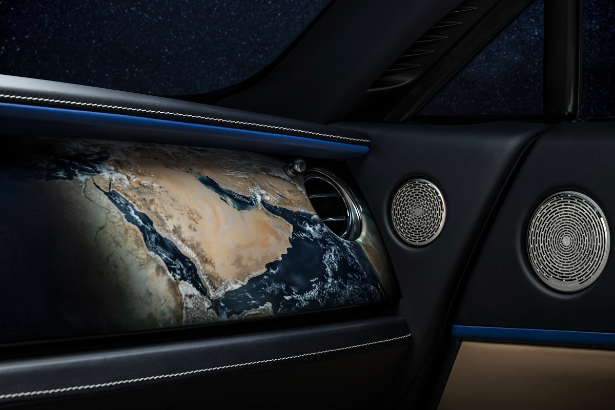 Rolls-Royce представил уникальный автомобиль, вдохновленный видом Земли из космоса (фото 7)