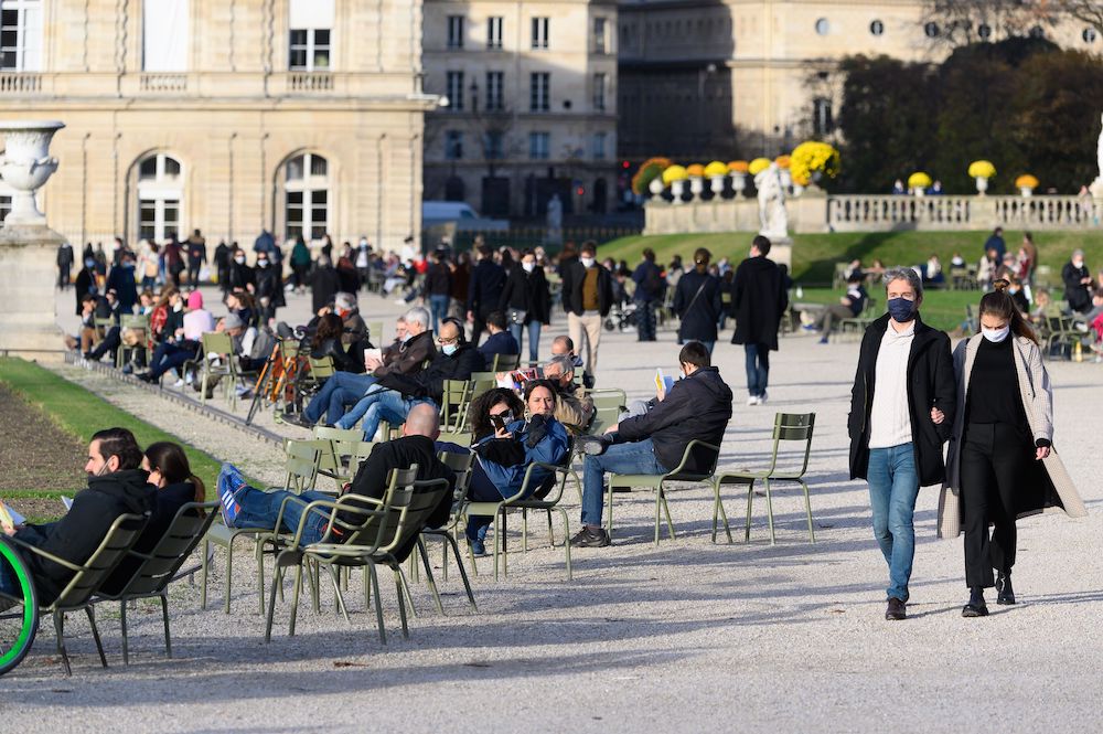 Коронавирус во Франции 2.0: новый локдаун в столице, обострение экстремизма и несдающиеся парижане (фото 1)