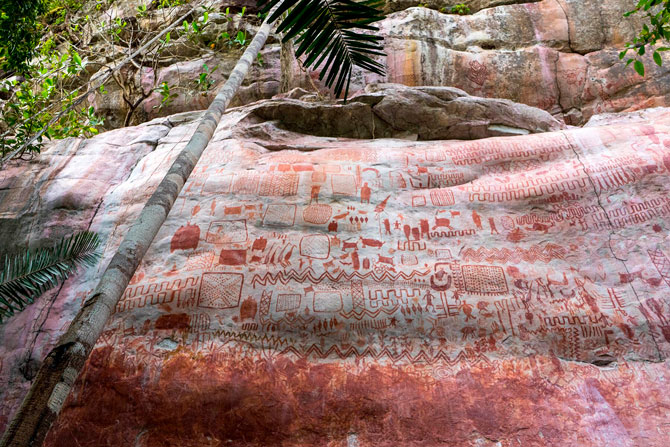 В Колумбии обнаружили наскальные росписи, сравнимые с фресками Cикстинской капеллы (фото 1)