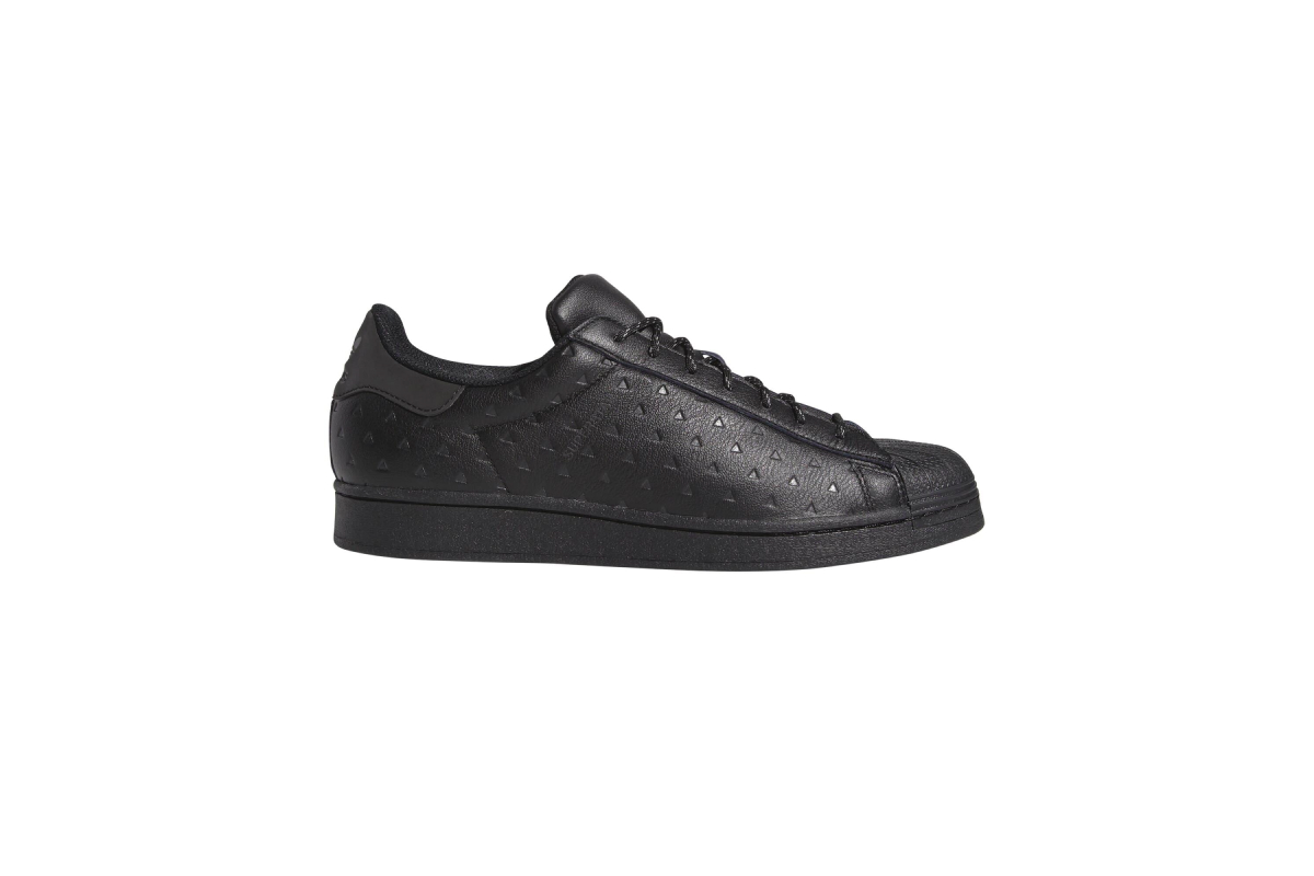 Фаррелл Уильямс и adidas выпустили полностью черную коллекцию одежды и обуви (фото 18)