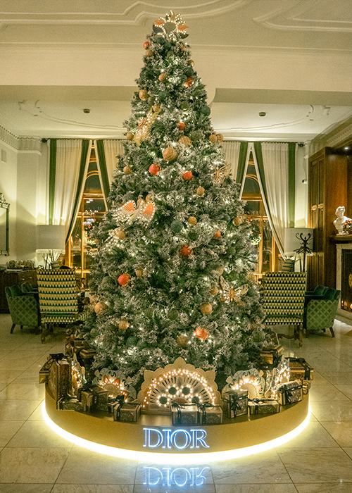 Новый год в отеле «Астория»: елка Dior, специальное меню и праздничная атмосфера (фото 1)