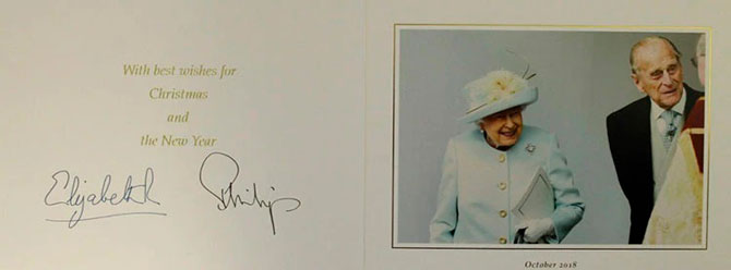 В Сети появились коллекционные рождественские открытки Елизаветы II (фото 13)