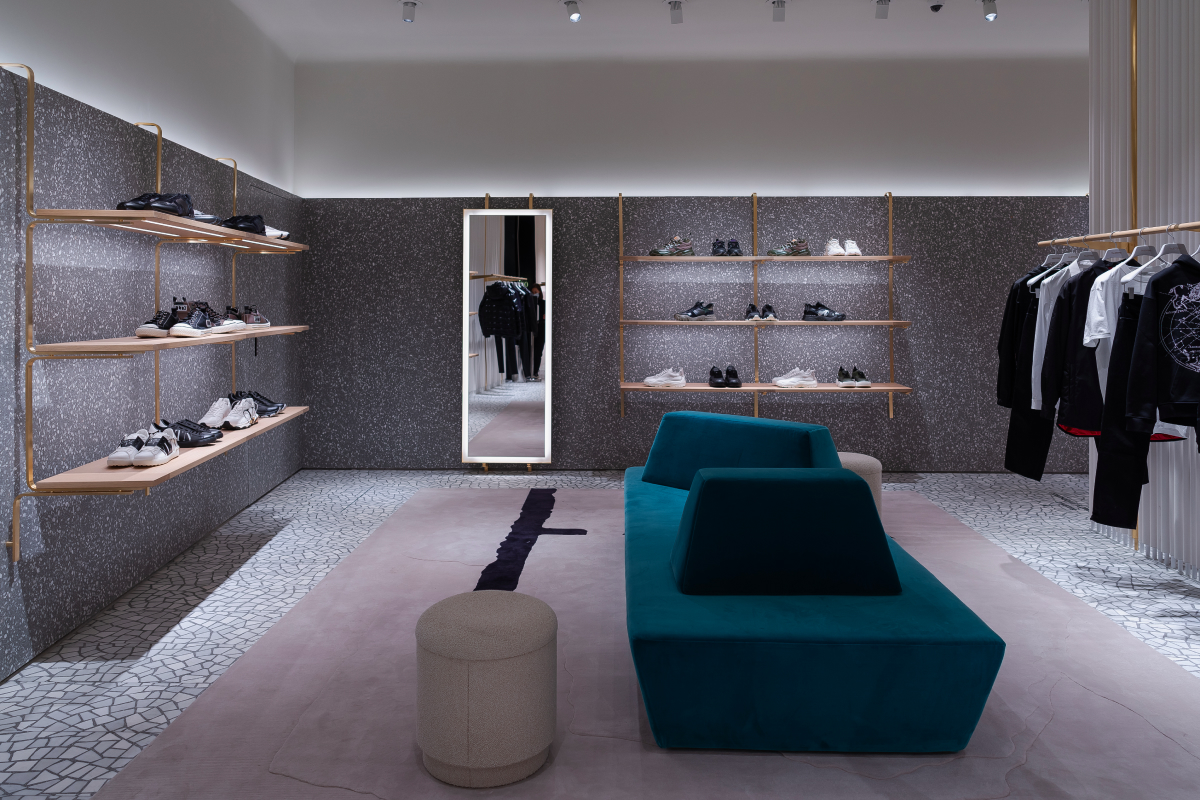 В «Барвихе Luxury Village» открылся обновленный бутик Valentino (фото 3)