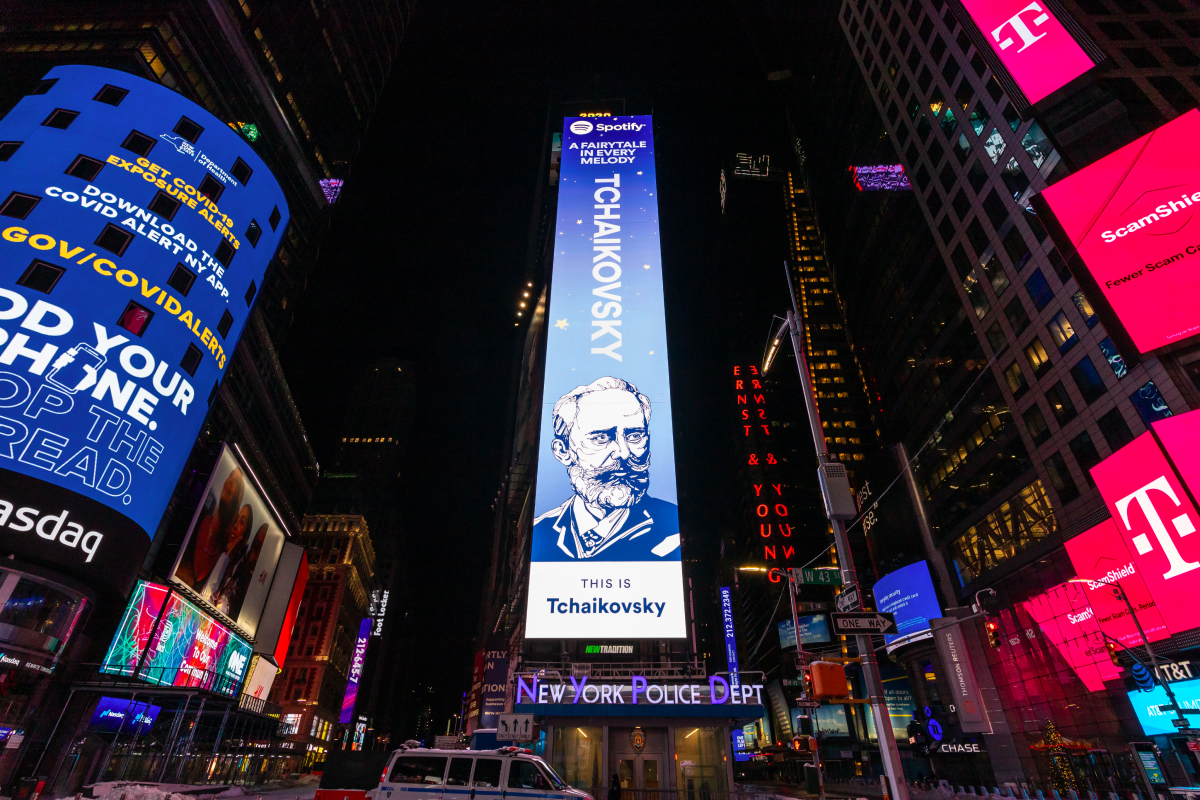 Spotify разместил билборд с Чайковским на Таймс-сквер в Нью-Йорке (фото 1)