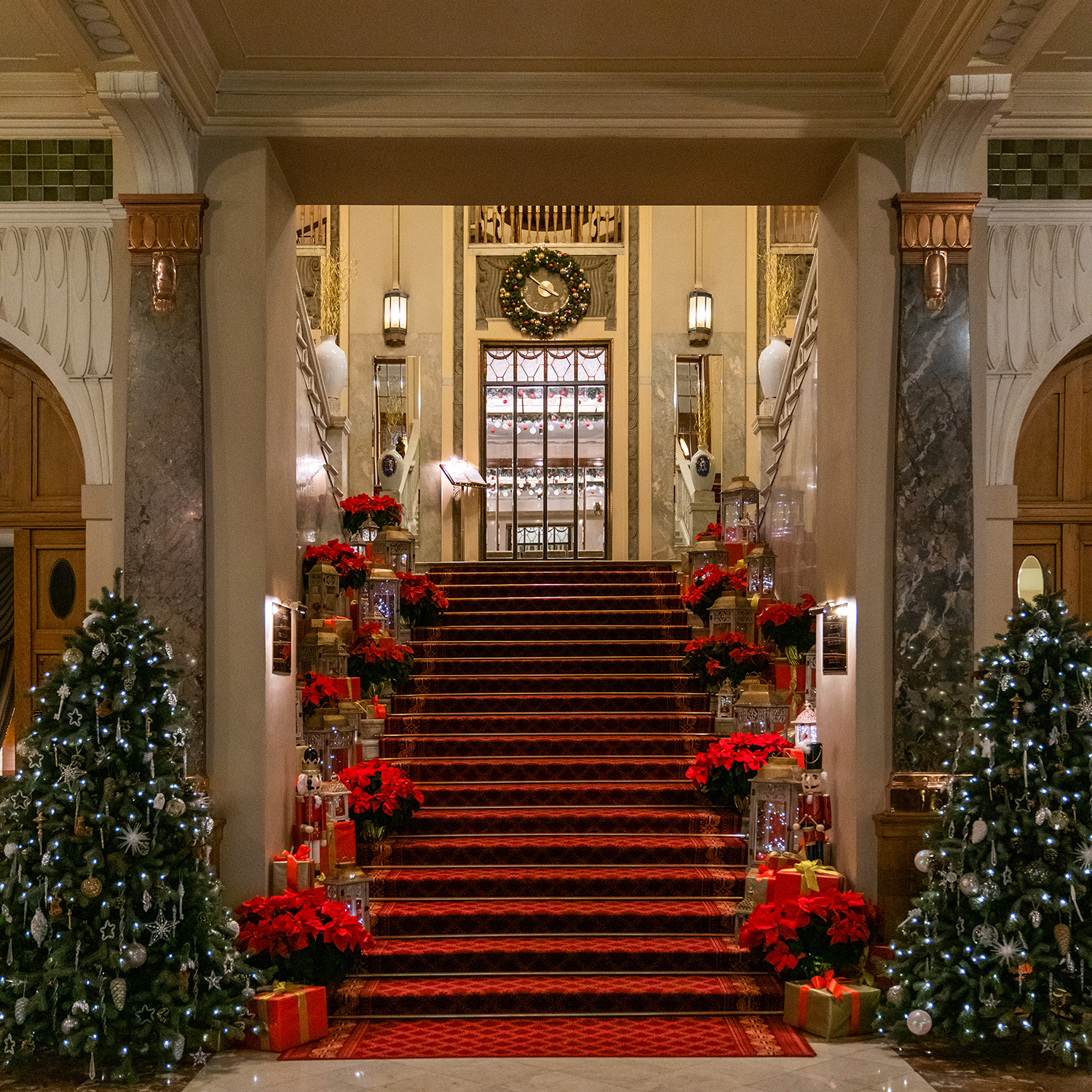 Как «Гранд Отель Европа» готовится к новогодним праздникам (фото 4)