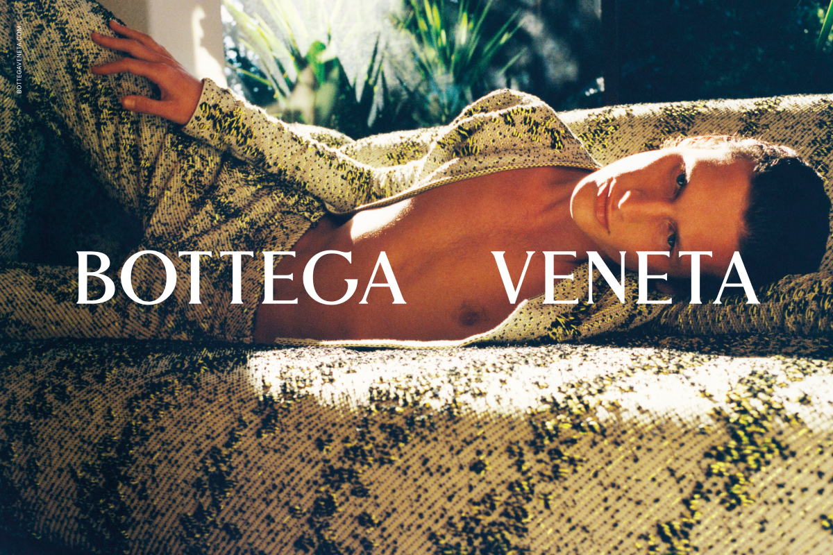 В новой кампании Bottega Veneta снялись далматинец и попугай (фото 5)