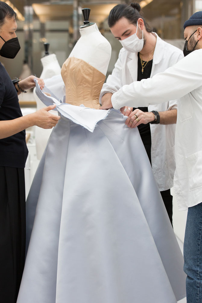 Dior показал, как создавались платья Ани Тейлор-Джой и Джиллиан Андерсон для «Золотого глобуса» (фото 3)