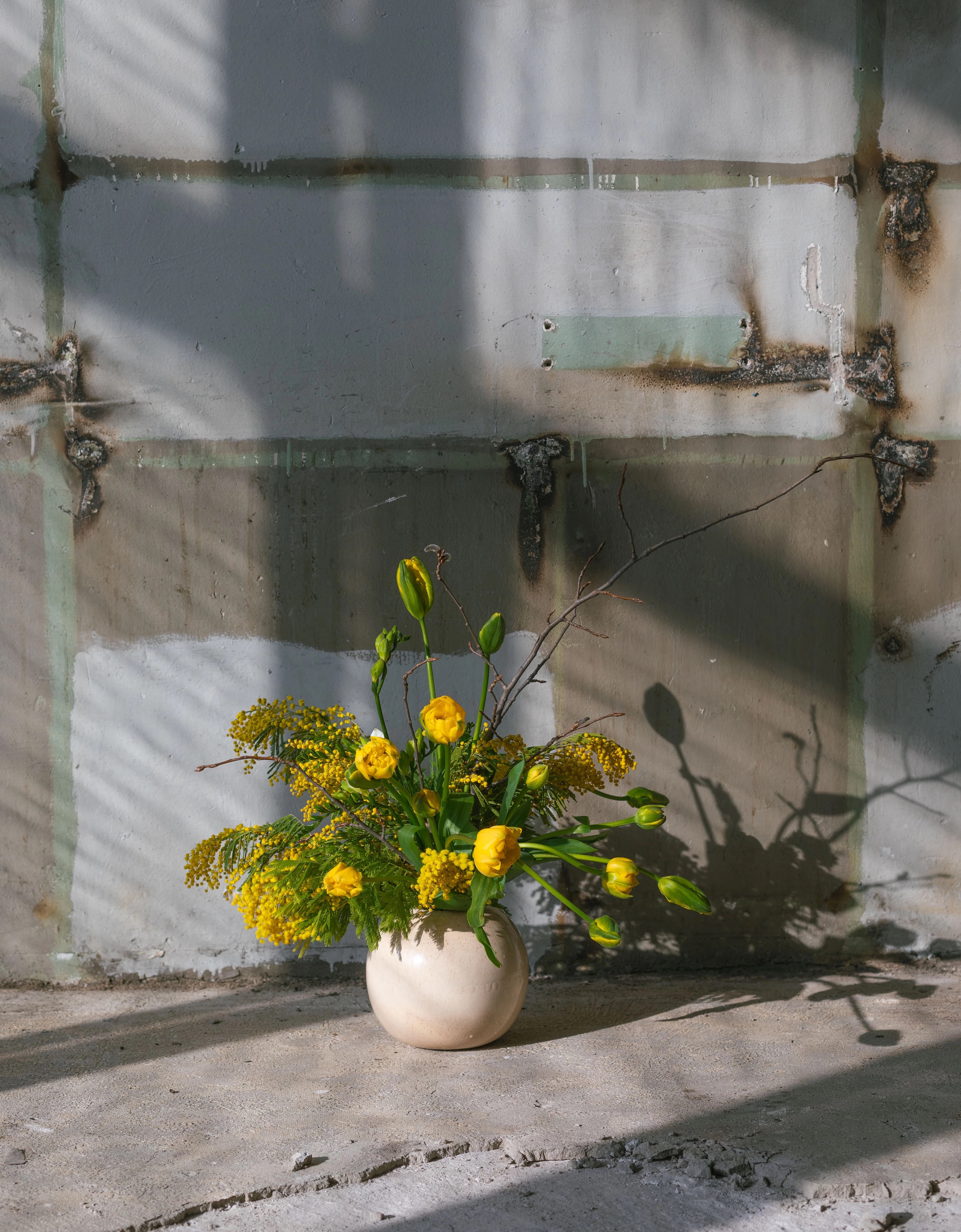 Как ухаживать за весенними букетами: инструкция от цветочной мастерской «Собран в саду» (фото 3)