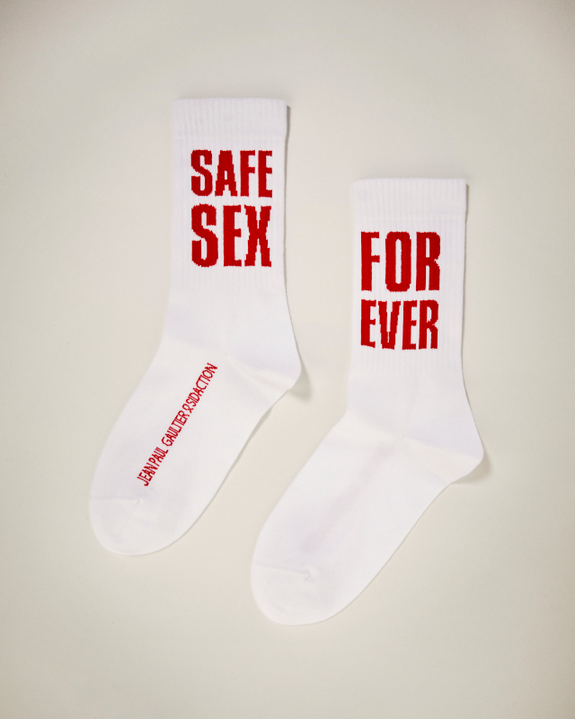 Жан-Поль Готье выпустил носки в поддержку борьбы со СПИДом и ВИЧ (фото 1)