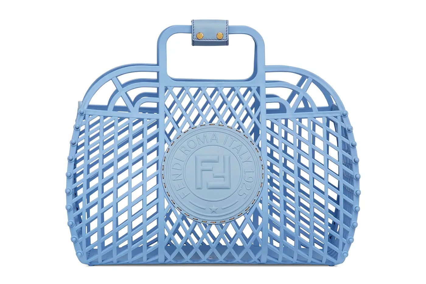 Fendi выпустил сумки-корзинки из переработанного пластика (фото 1)