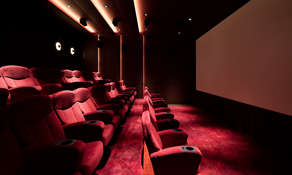 Премьерный и премиальный: как выглядит кинотеатр «Художественный», открывшийся после семи лет реконструкции (фото 6)